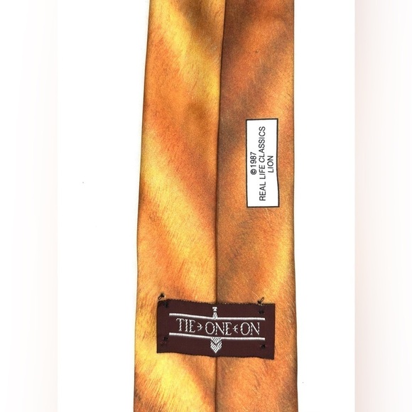 Tie One On Vintage 80's Golden Lion Men’s Neck Tie Lions Head and Fur Pattern OS - Picture 4 of 7